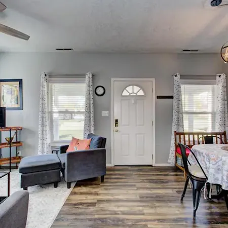 Red Bench Cottage: Nature Lover's Retreat with Extended Stay Option